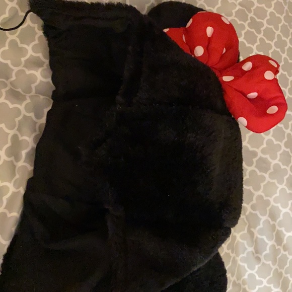 Minnie Mouse Ears Winter Hat - Picture 4 of 8